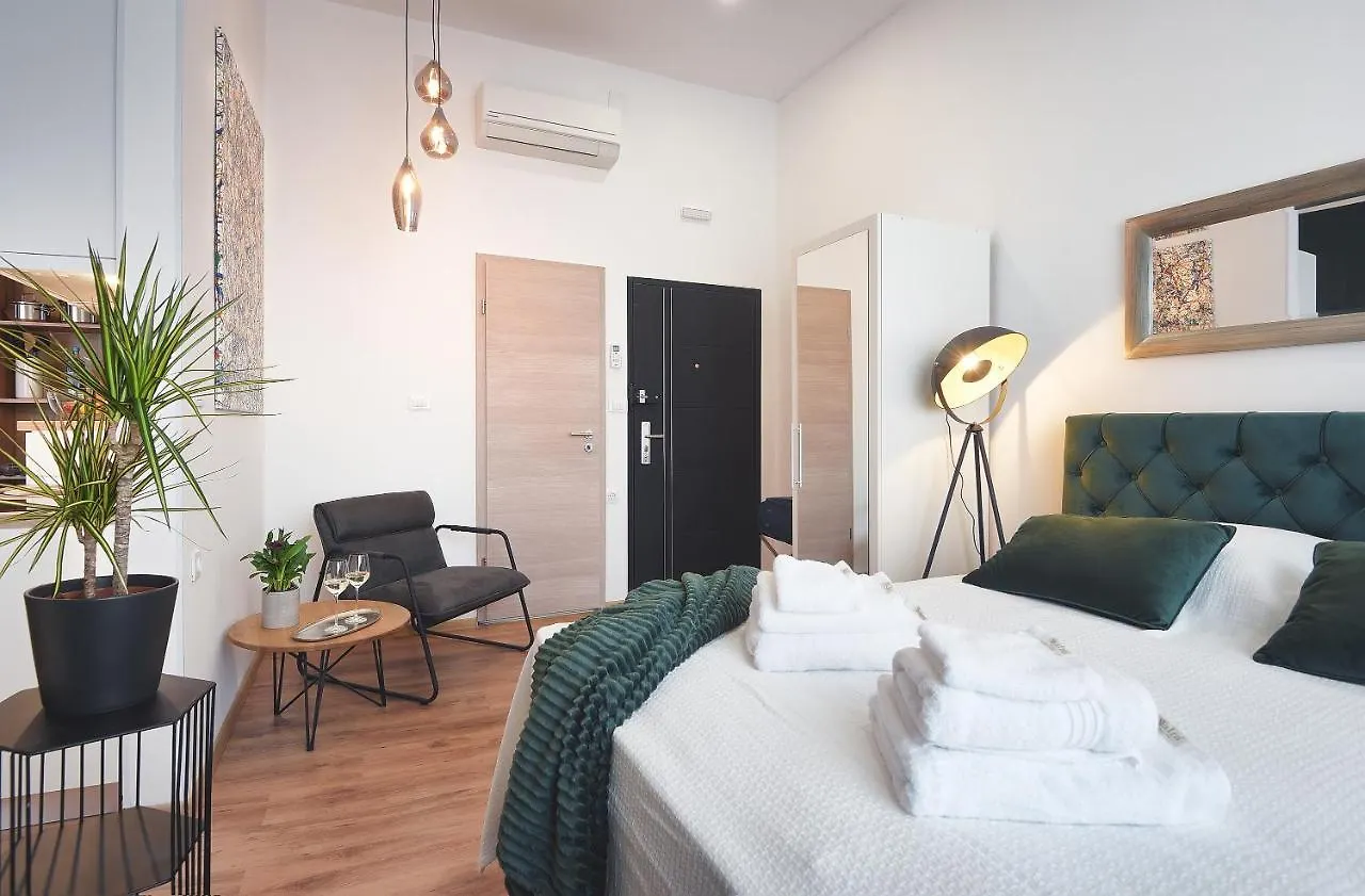بولا Emi Luxury Apartments